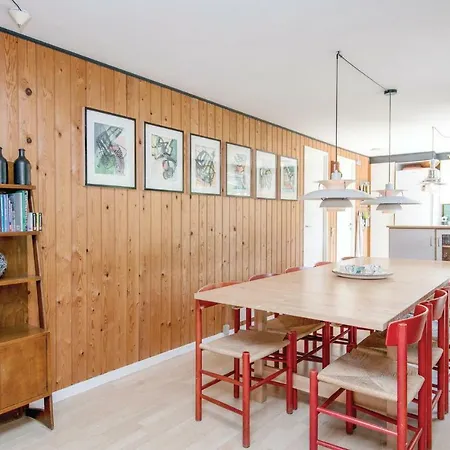 Stunning In Hadsund With Kitchen بيت للعطل